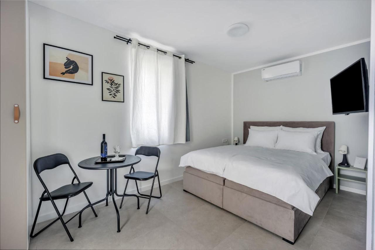 Studio Apartments Yucca, 2-Min To The Beach And 5 To Трогир Экстерьер фото
