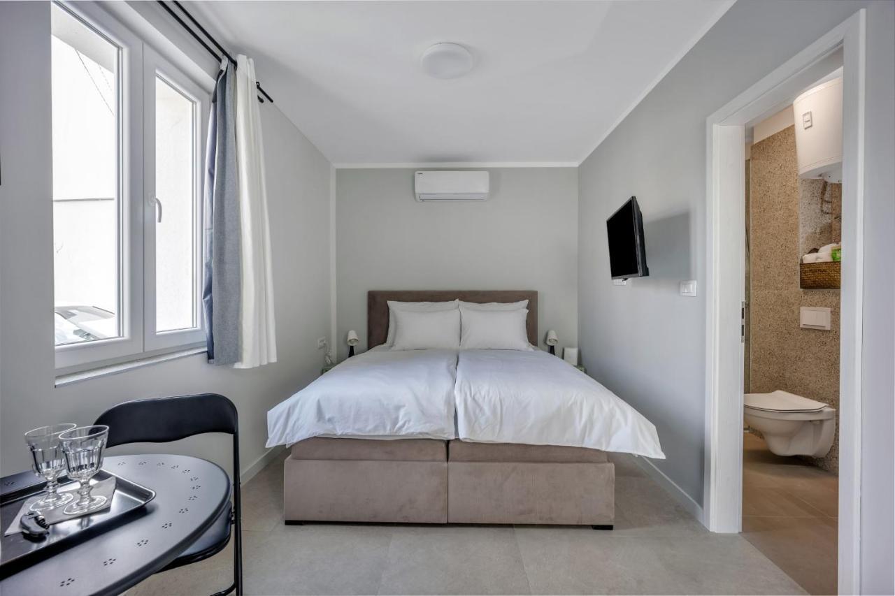 Studio Apartments Yucca, 2-Min To The Beach And 5 To Трогир Экстерьер фото