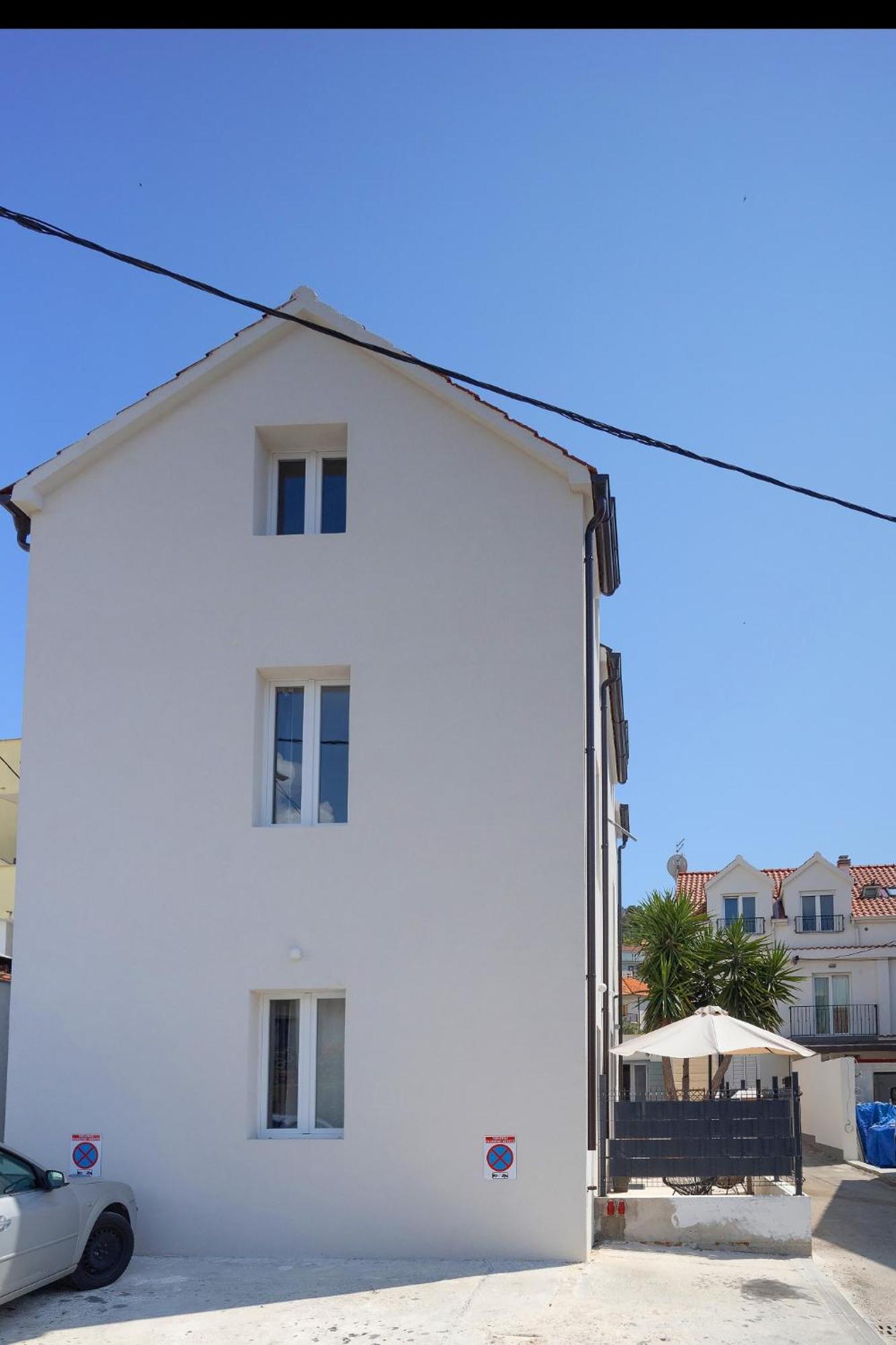 Studio Apartments Yucca, 2-Min To The Beach And 5 To Трогир Экстерьер фото