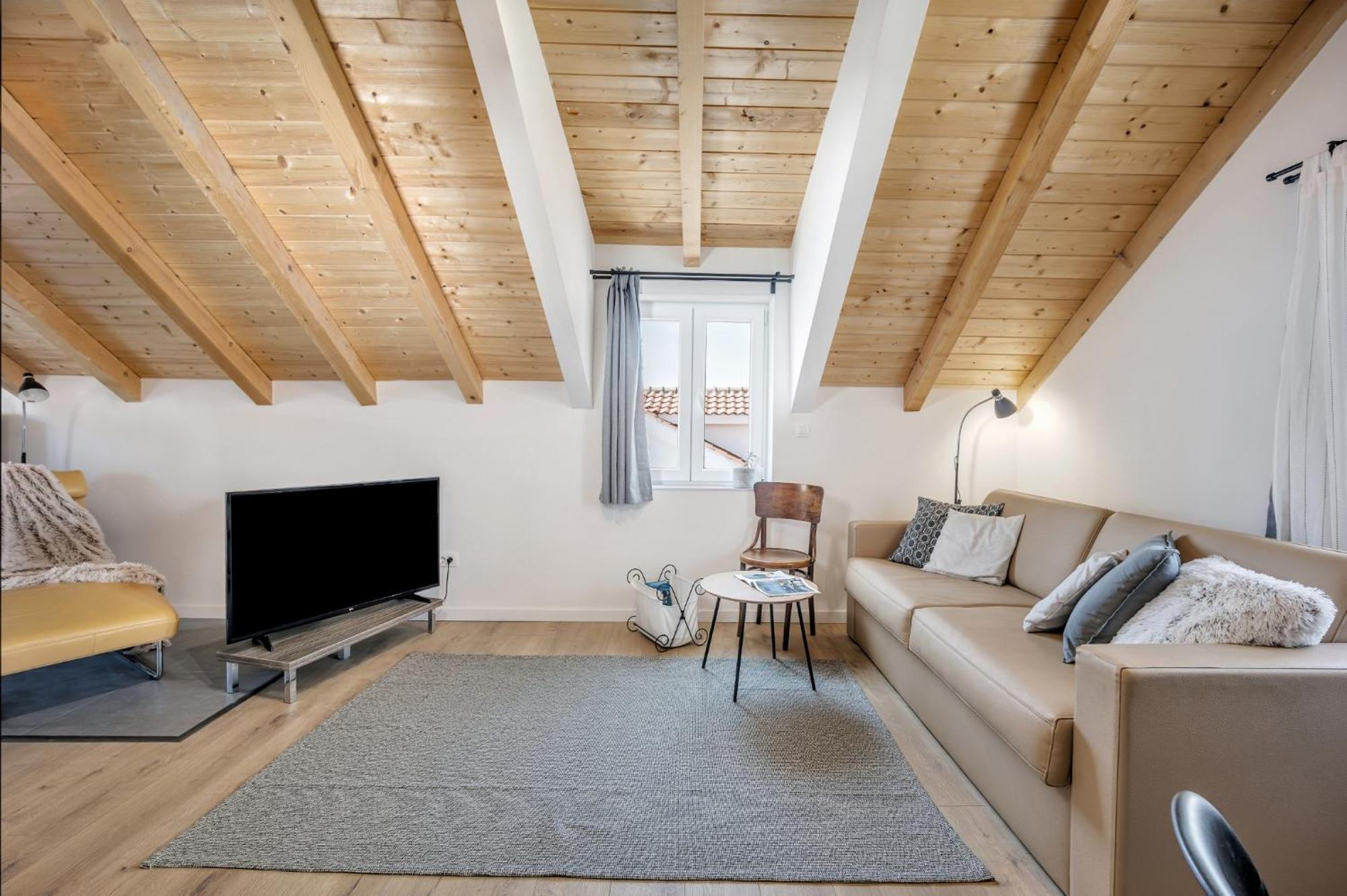 Studio Apartments Yucca, 2-Min To The Beach And 5 To Трогир Экстерьер фото