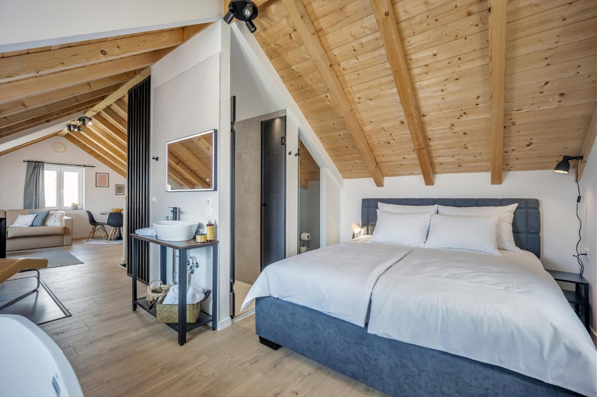 Studio Apartments Yucca, 2-Min To The Beach And 5 To Трогир Экстерьер фото