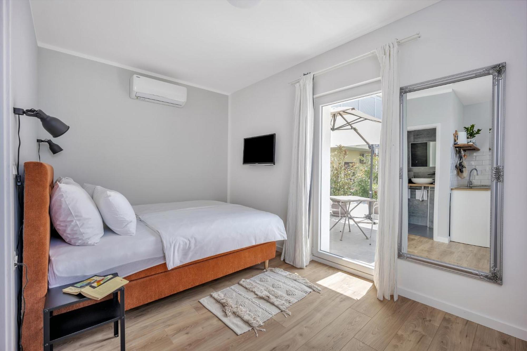 Studio Apartments Yucca, 2-Min To The Beach And 5 To Трогир Экстерьер фото