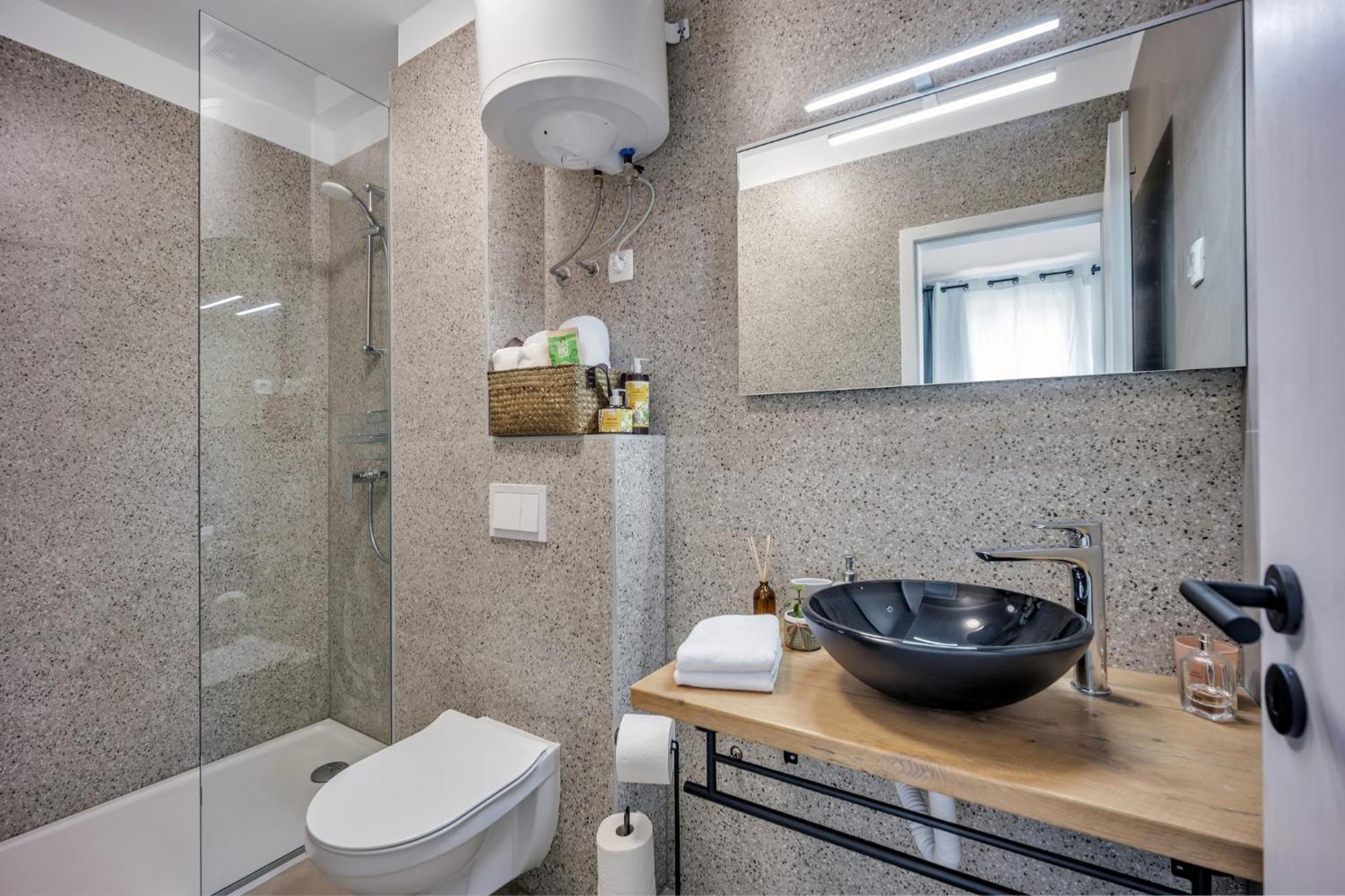 Studio Apartments Yucca, 2-Min To The Beach And 5 To Трогир Экстерьер фото