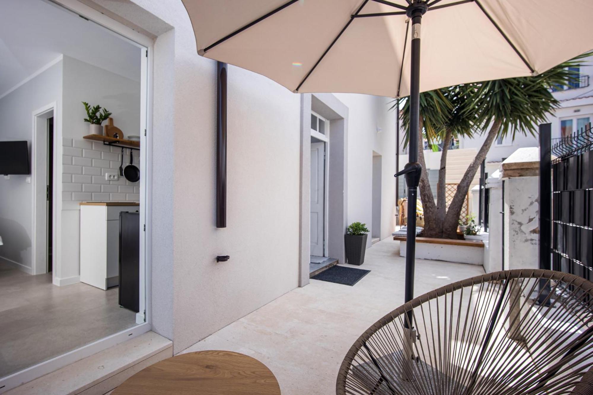 Studio Apartments Yucca, 2-Min To The Beach And 5 To Трогир Экстерьер фото