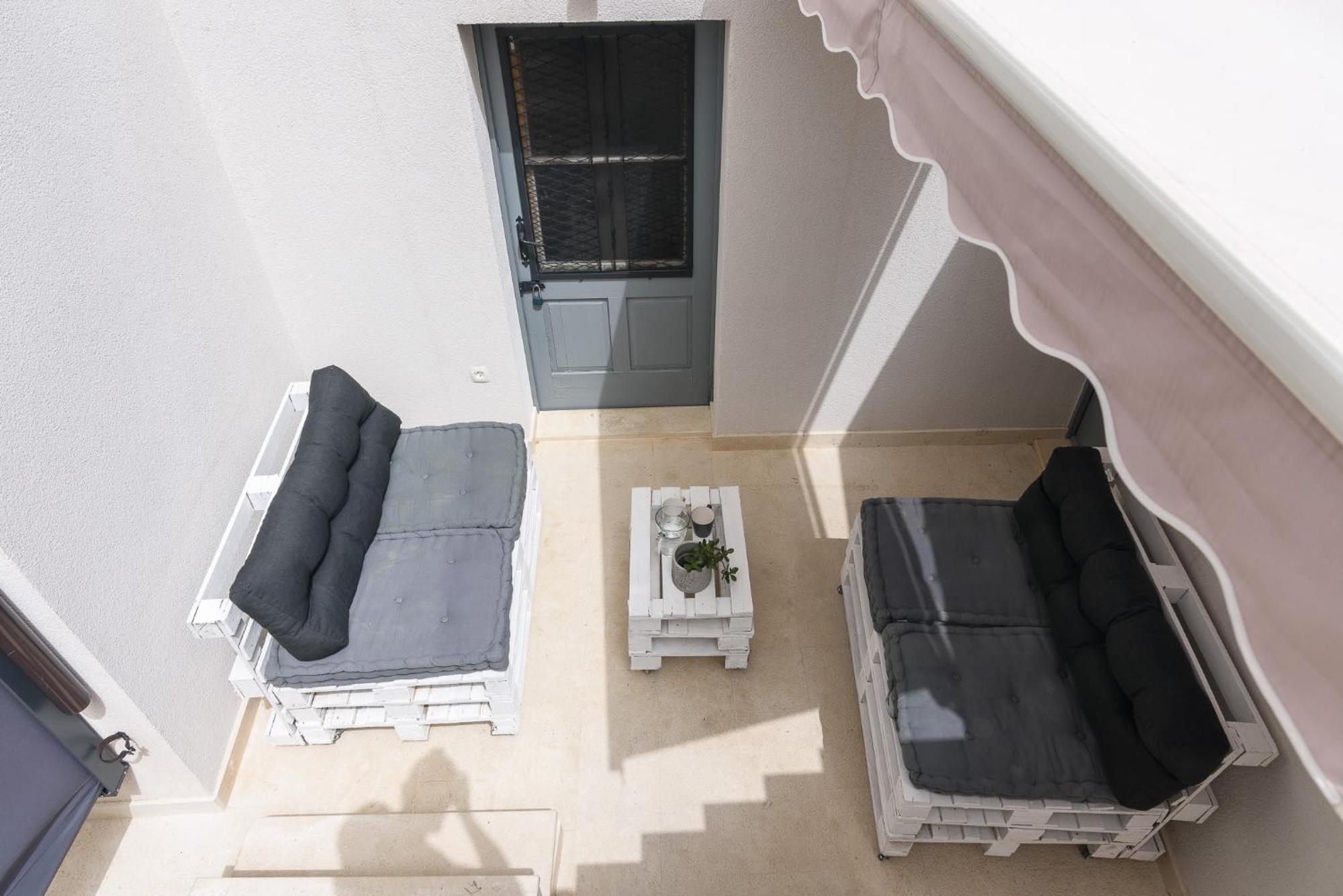 Studio Apartments Yucca, 2-Min To The Beach And 5 To Трогир Экстерьер фото