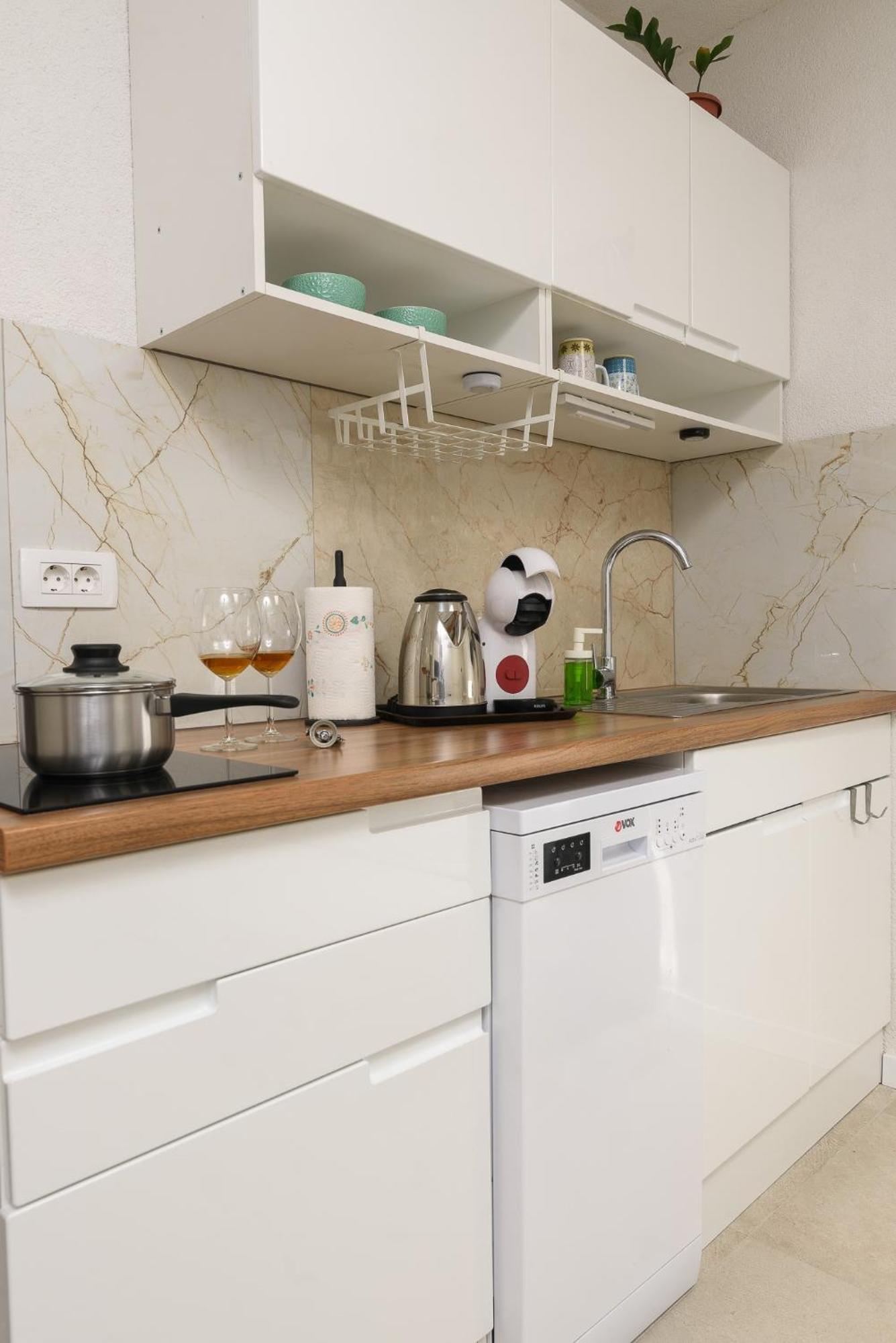 Studio Apartments Yucca, 2-Min To The Beach And 5 To Трогир Экстерьер фото