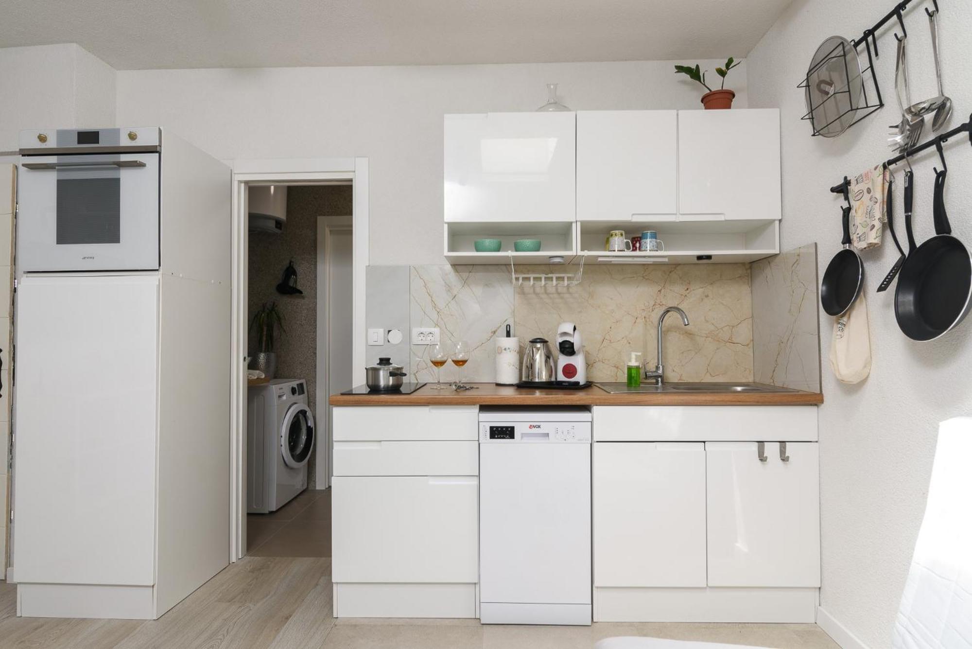 Studio Apartments Yucca, 2-Min To The Beach And 5 To Трогир Экстерьер фото