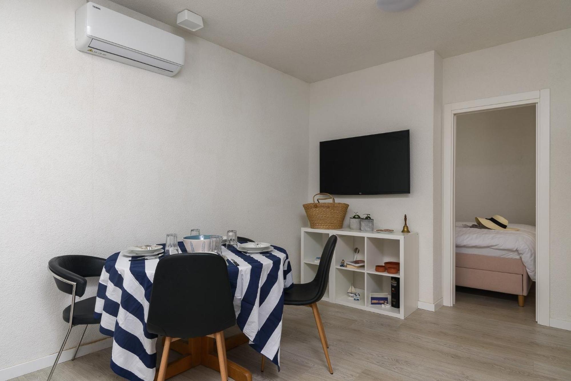 Studio Apartments Yucca, 2-Min To The Beach And 5 To Трогир Экстерьер фото